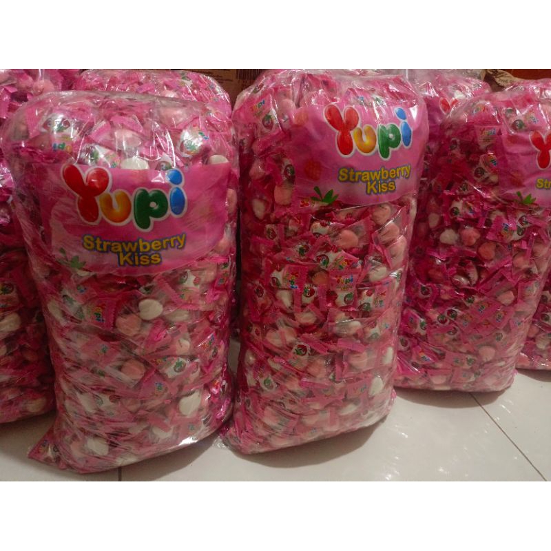 

Yupi strawberry kiss 3kg
