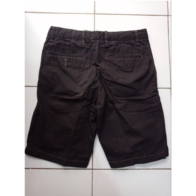 Celana Pendek Hitam Lativ