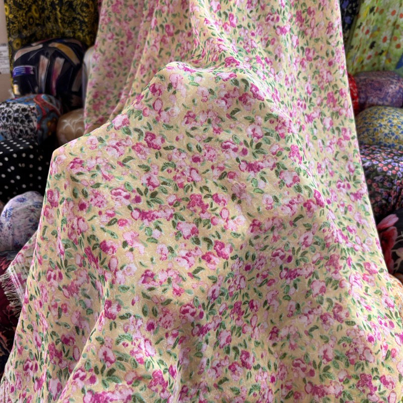 kain Sifon sutra premium - kain sifon motif bunga kecil - kain ceruty motif bunga premium - kain bah