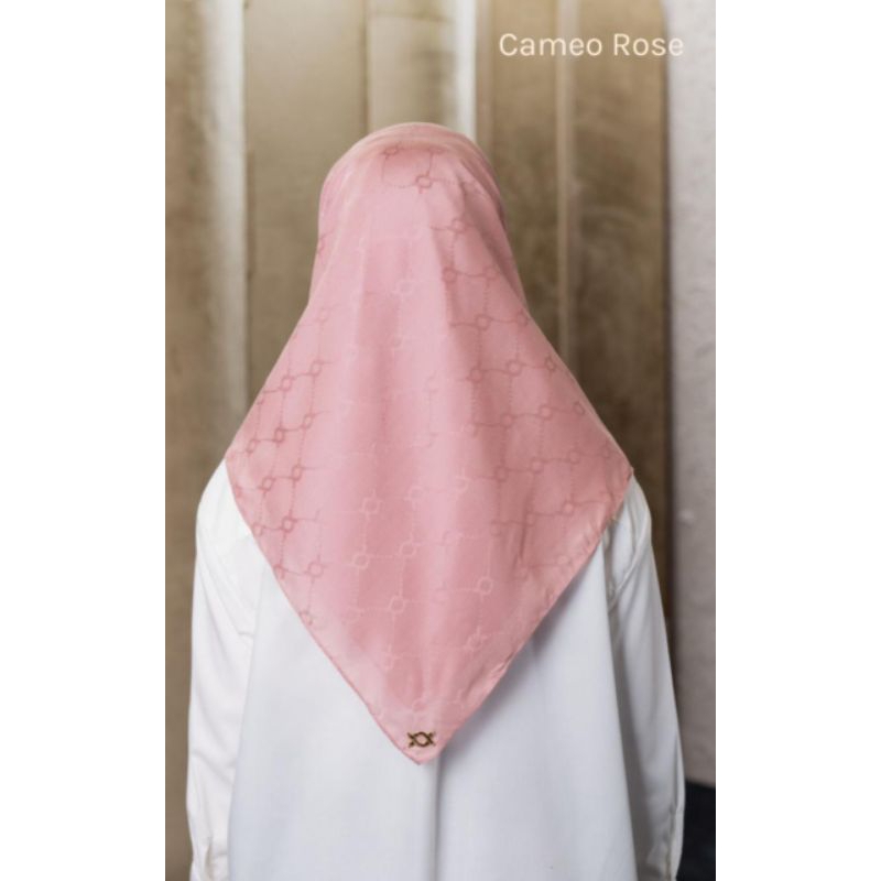 Plain Scarf Monogram Chain 2.0 by Klamby / Cameo Rose
