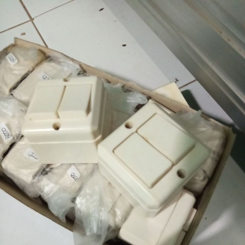 Saklar lampu/listrik Bright G seri 702