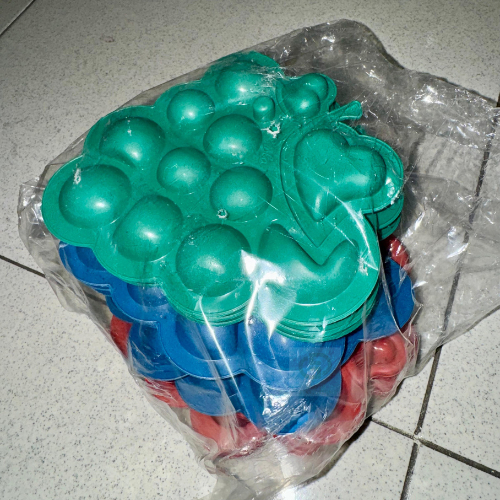 

(1 LUSIN / 12 PCS) Palet cat air plastik murah