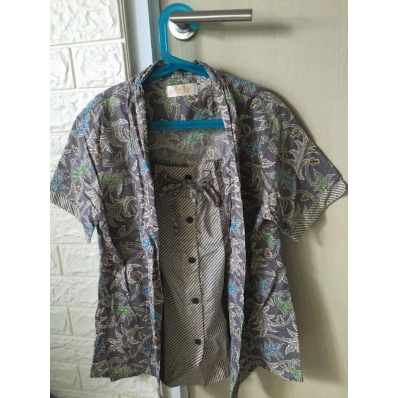Kemeja Blus Batik Abu Wanita Lengan Pendek