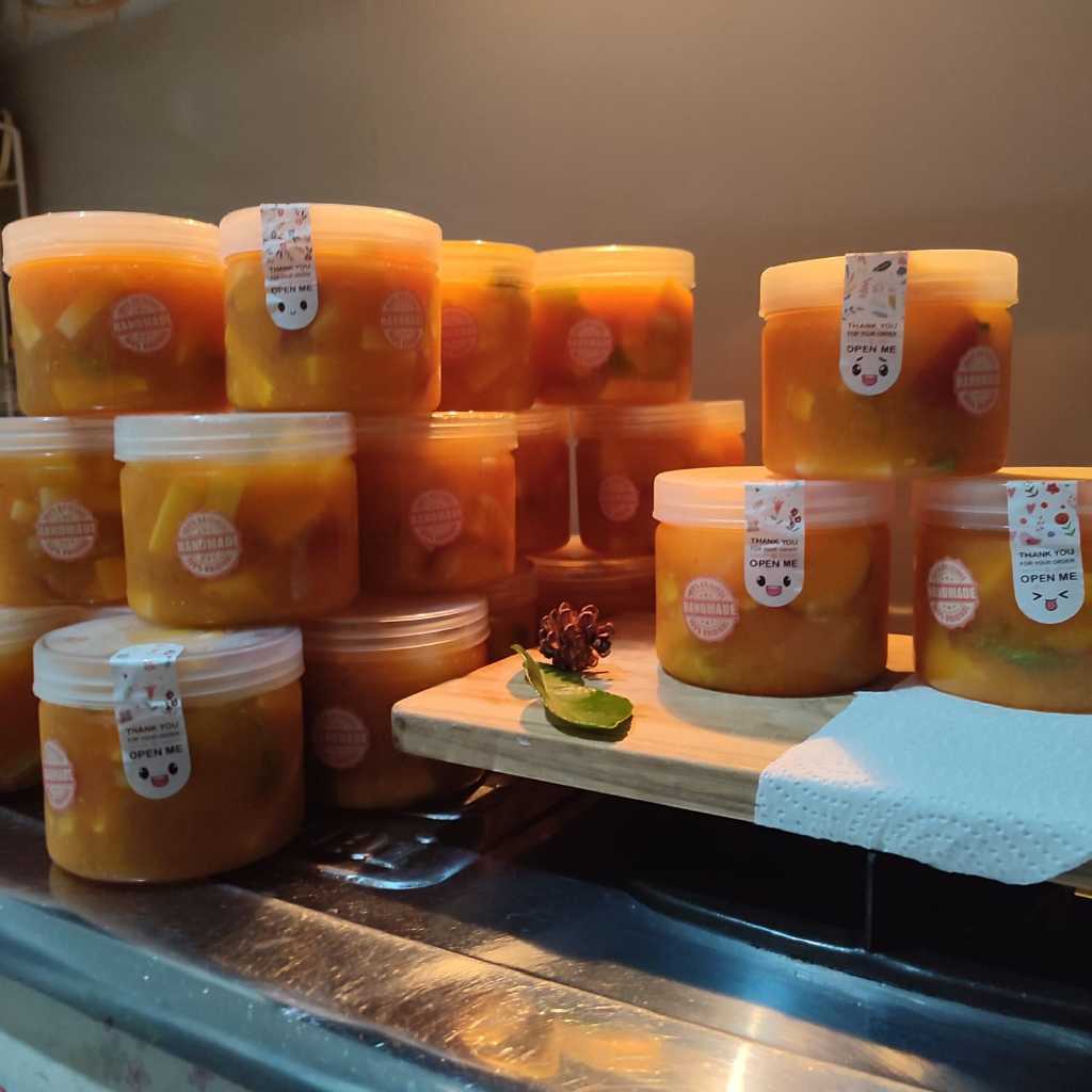 

Rujak Aceh dengan berbagai macam buah segar