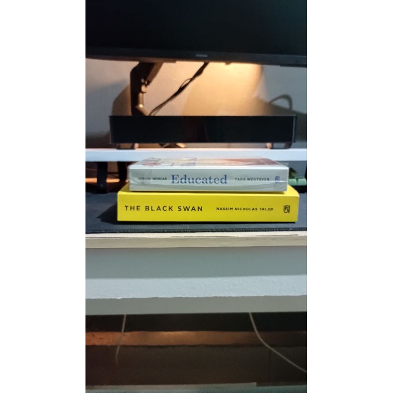 jual buku preloved buku non fiksi the black swan, educated, meditation