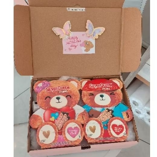 

Kado Valentine Coklat Silverqueen Chunky Bear Couple Hampers untuk Pacar Magelang Jawa Tengah Murah