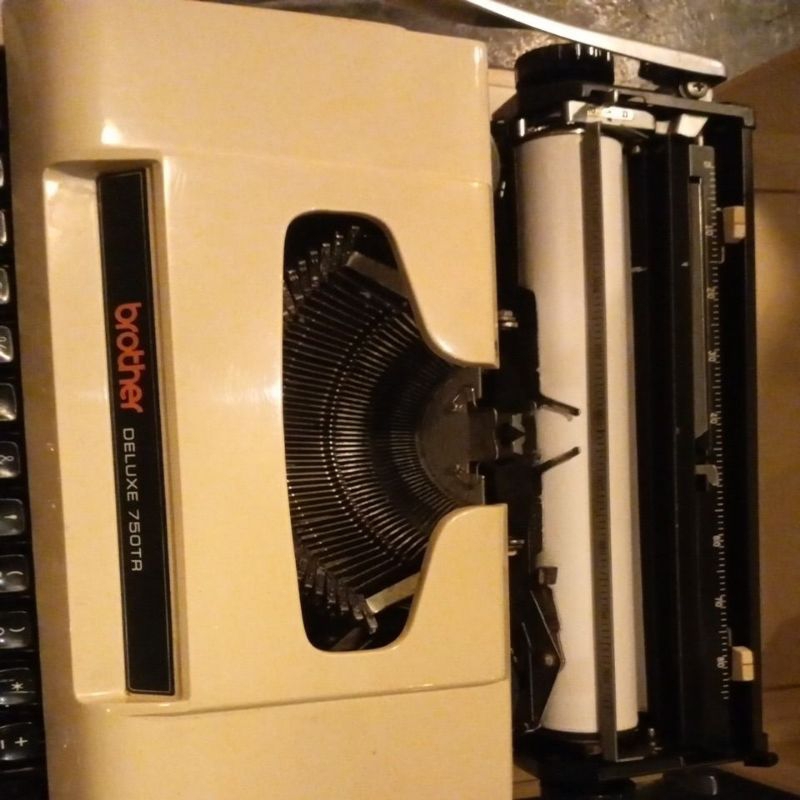 mesin tik jadul merk brother deluxe 750 TR