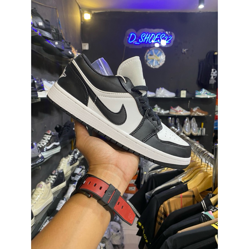 n*ke aj low Black white