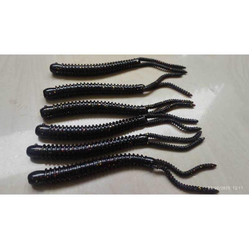 

Soft Black Cacing Laut Umpan Mancing ukuran 12cm/6,3gram