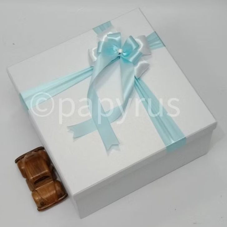 

PAPYRUS 30x30 Tinggi 15cm Kotak Kado Gift Box V2