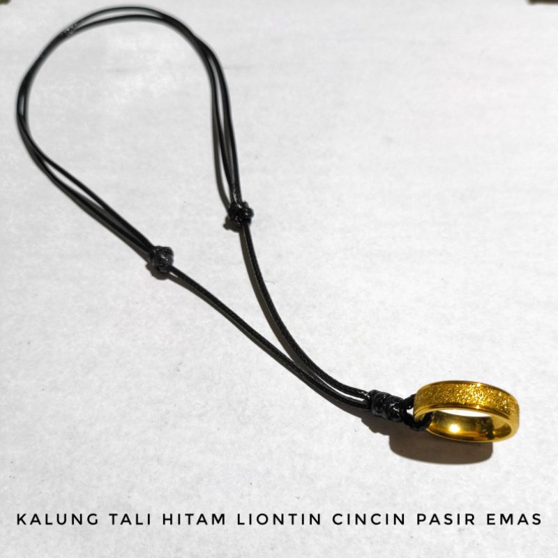 Kalung Tali Hitam Liontin Cincin Pasir Emas