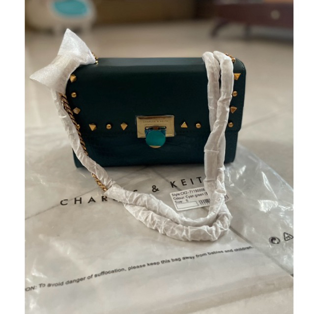 New tas charles & keith warna hijau tua