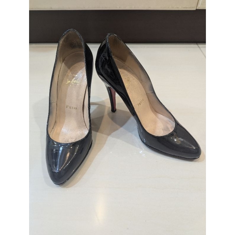 Preloved Good condition Christian loubotin shoes sz 36