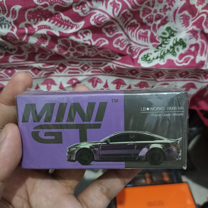Mini GT LB Works LBWK BMW M4 Purple Green Metallic