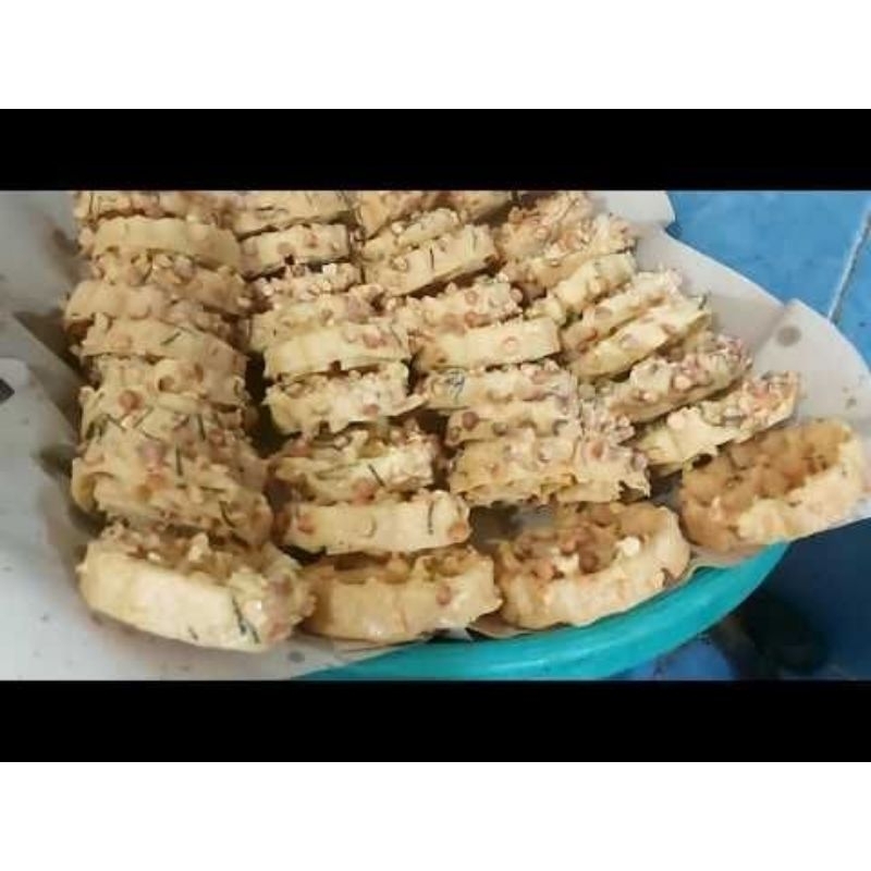 

Rempeyek/Peyek Kacang & Udang Rasa Gurih Dan Nagih by MamaNur