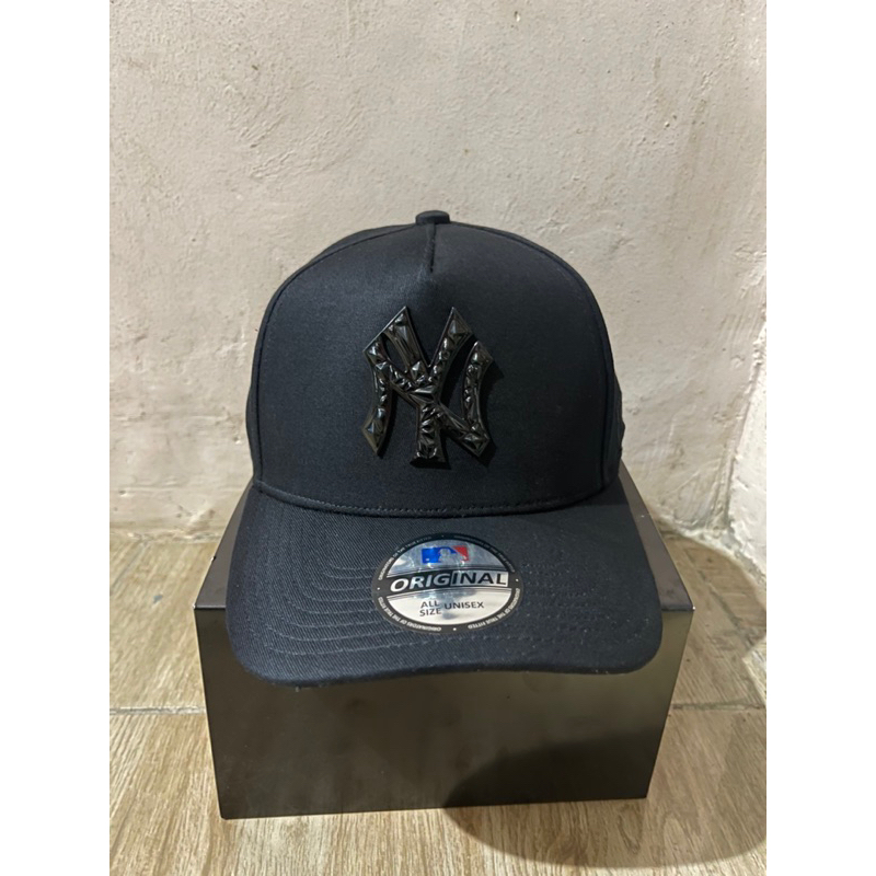 NY Plat Besi Diamond Black On Black Premium Tag MLB