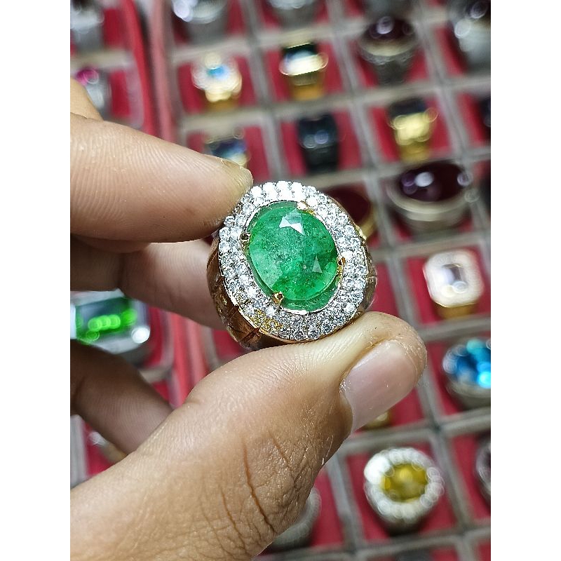 Zamrud Colombia ring Kuningan sari