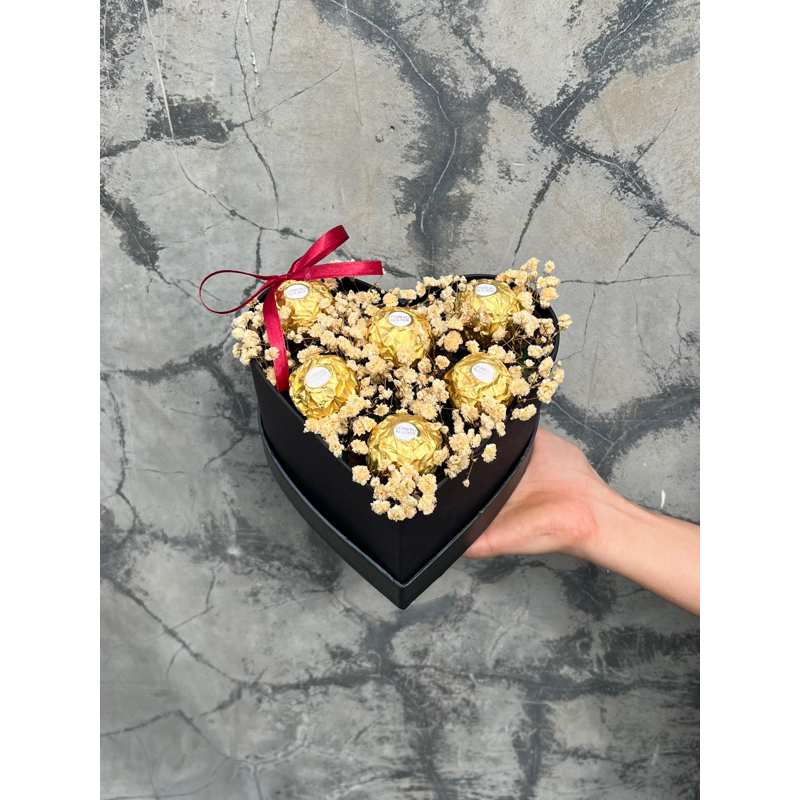 

Bloom Box Love Full Coklat Fererro