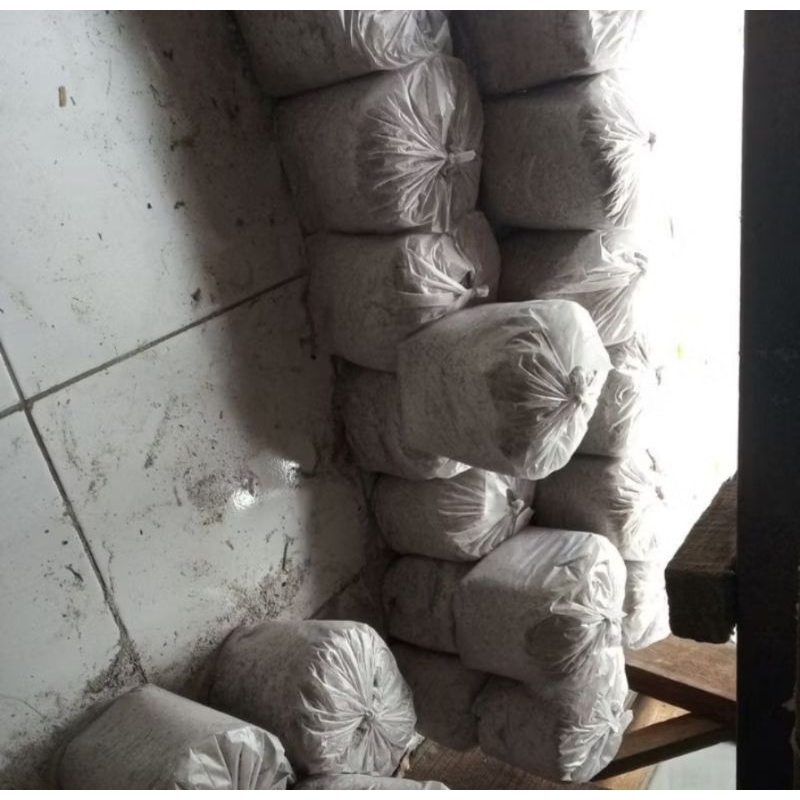 

abu gusuk berat 1 kg,untuk cuci pirng dan bahan untuk membuat telor asin