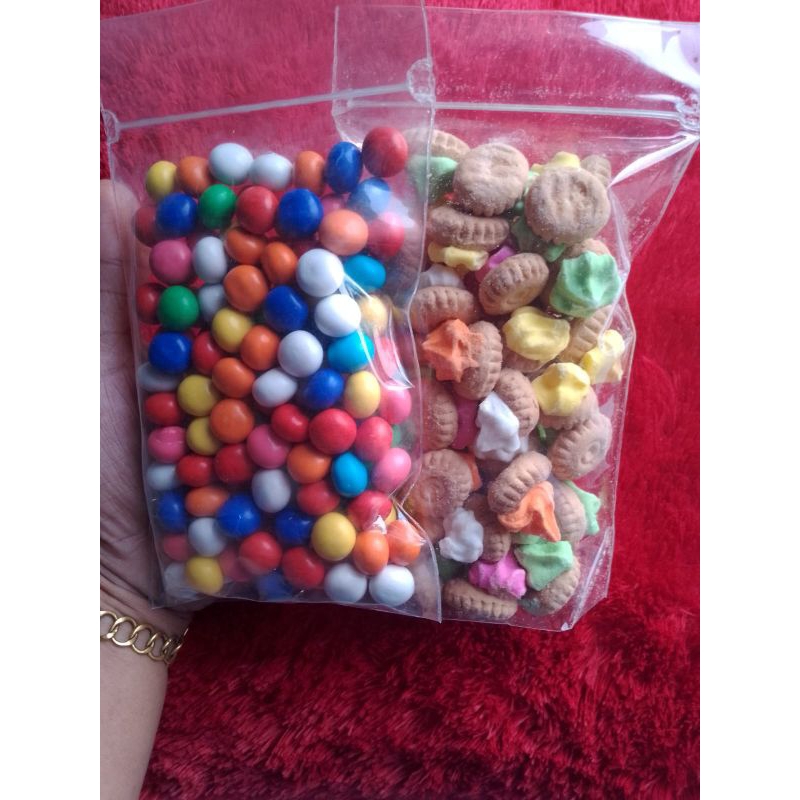 

Biskuit Bola Warna & gem