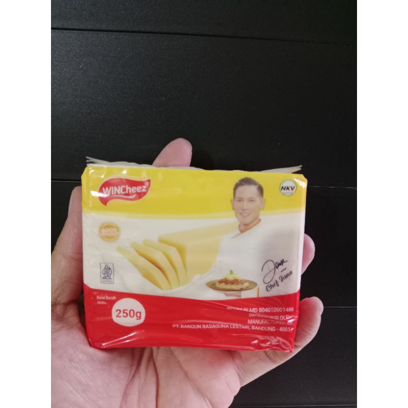 

Keju Cheddar Olahan Winchezz Kemasan 250 Gram