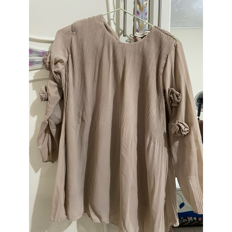 PRELOVED blouse by Alunicorn