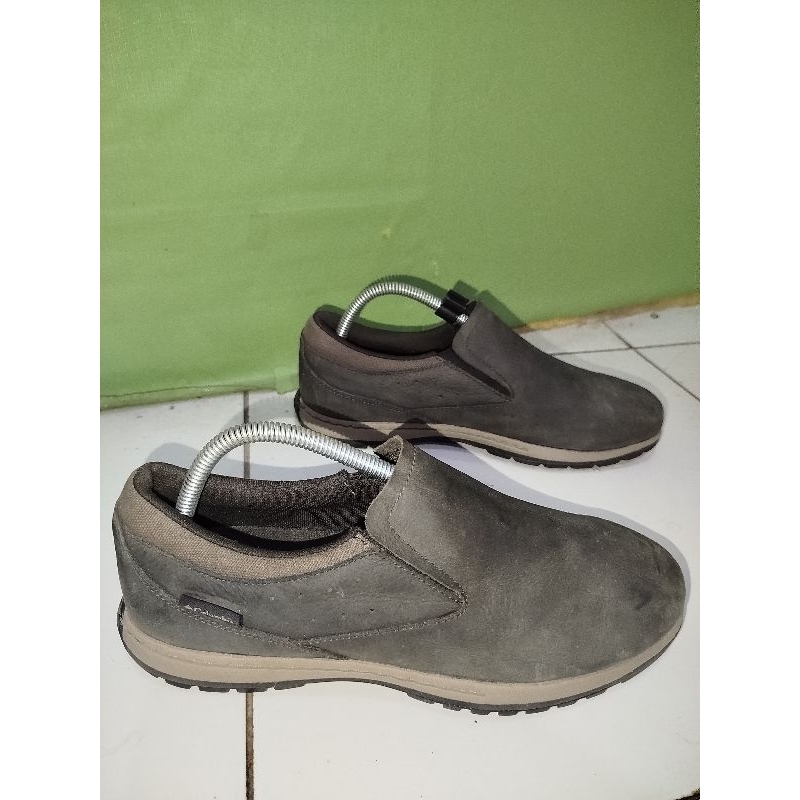 SEPATU COLUMBIA SLIP ON KULIT ABU SIZE 41/26