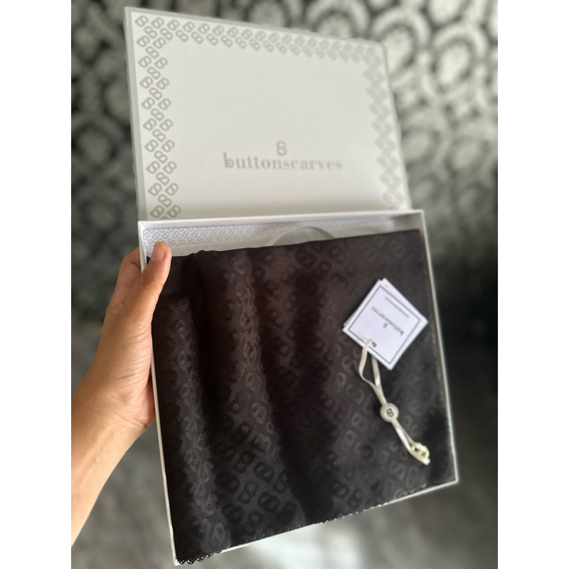 READY NEW - Tapis Emboss Buttonscarves