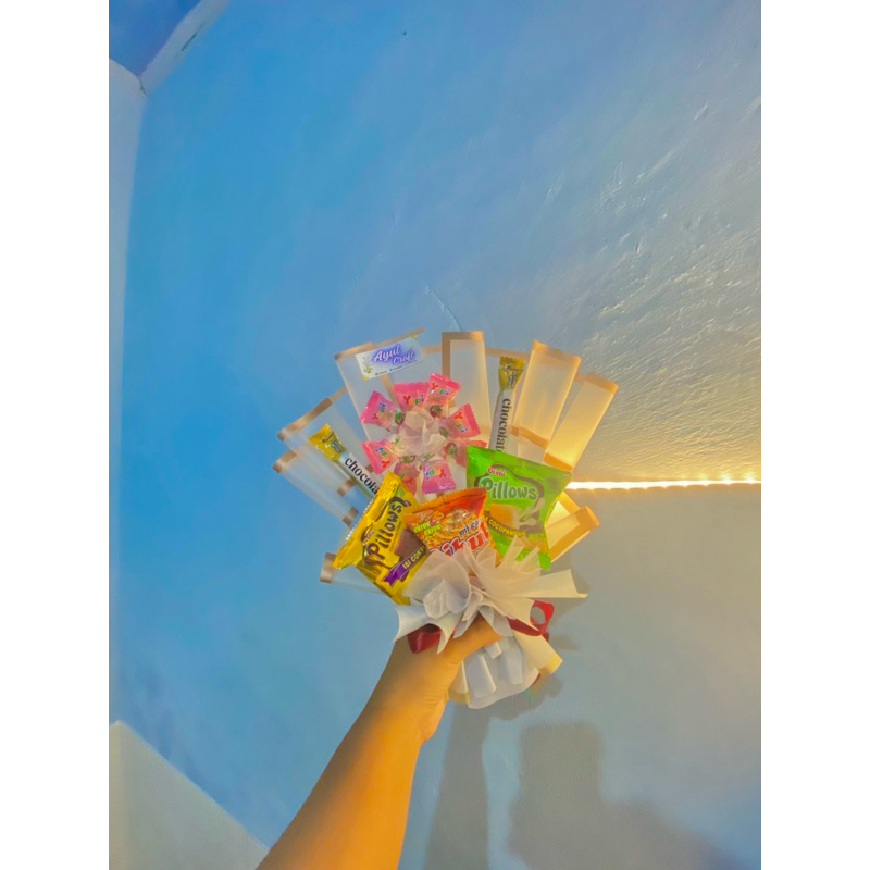 

BUKET BUNGA YUPI DAN SNACK 5pcs RANDOM