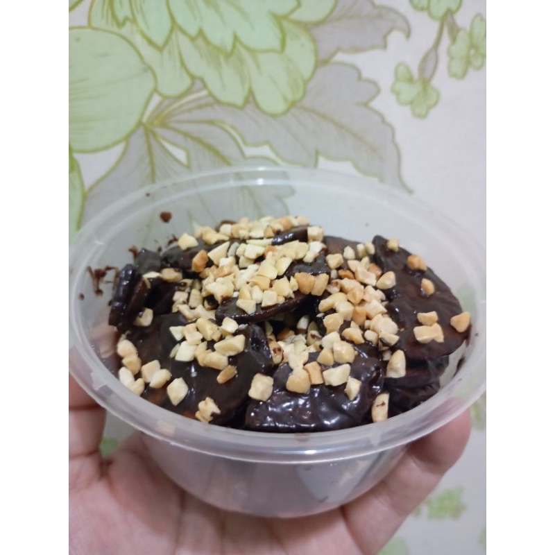 

RoemahSnack_Keripik Pisang Coklat Lumer Topping Kacang