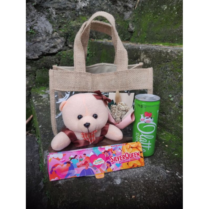 

HAMPERS BAG SPESIAL VALENTINE EDITION BONEKA COKLAT SILVERQUEENHADIAH VALENTINE SPESIAL