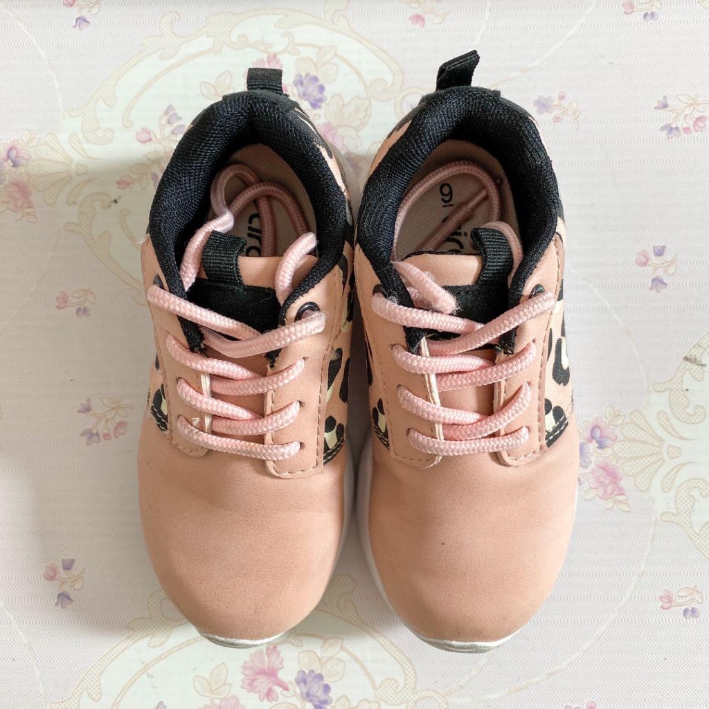 Preloved Girl Leopard Sneakers Shoes