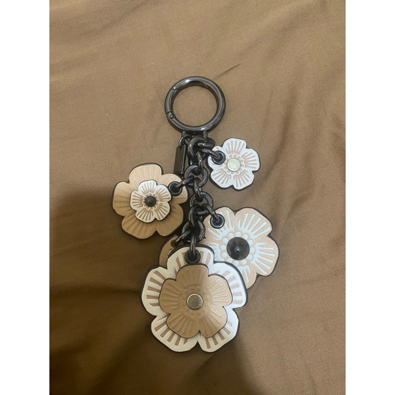 Coach Charm Tearose bunga renceng. DB pengganti