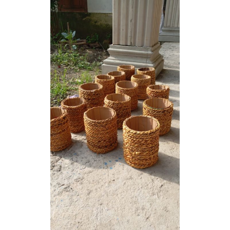 

tempat pensil dari pelepah pisang panjang 16 lebar 14