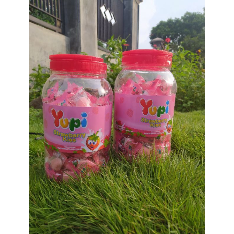 

Yupi Strawberry Kiss Jar 300 gr 6 Toples