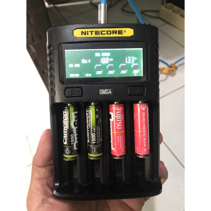 Charger Nitecore UMS4 (Unit dan Kabel)