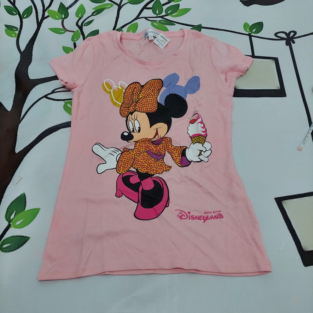 Preloved DISNEYLAND atasan Kaos Minnie pink DISNEYLAND HongKong size M ORIGINAL