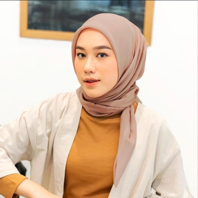 HIJAB SEGIEMPAT BUCKLE POLOS POUCH//SEGIEMPAT POLOS//SEGIEMPAT