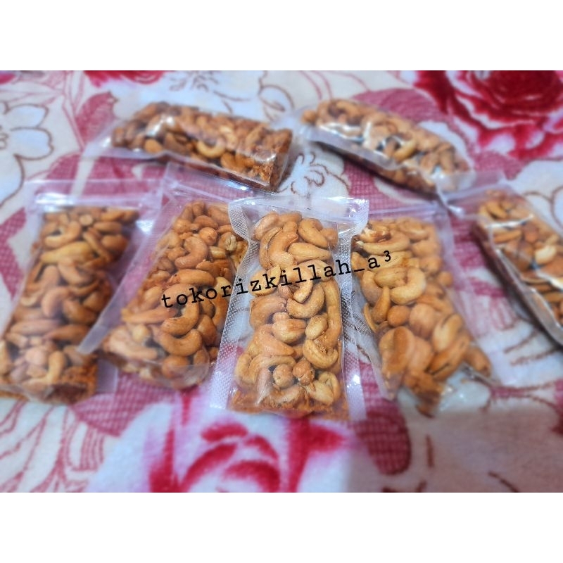 

Kacang mede kacang mente utuh matang 200gr Laris manis.