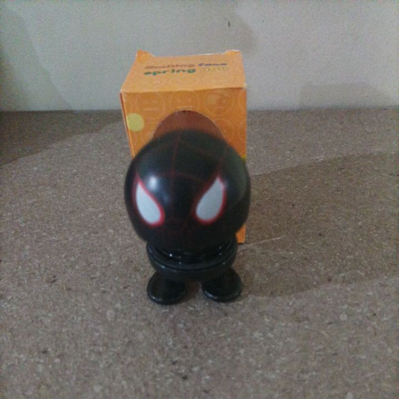 pajangan mobil Spiderman