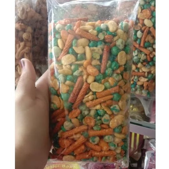 

Koro Campur 250gr Cemilan Kiloan Enak Gurih Renyah Per Pack