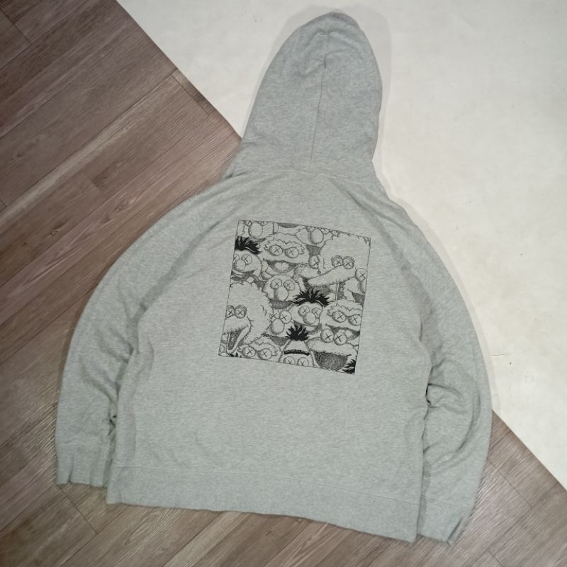 Hoodie Uniqlo X Kaws Sesame Street