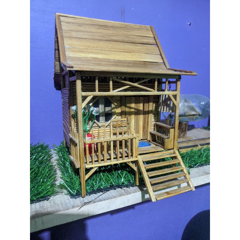 Miniatur rumah bambu
