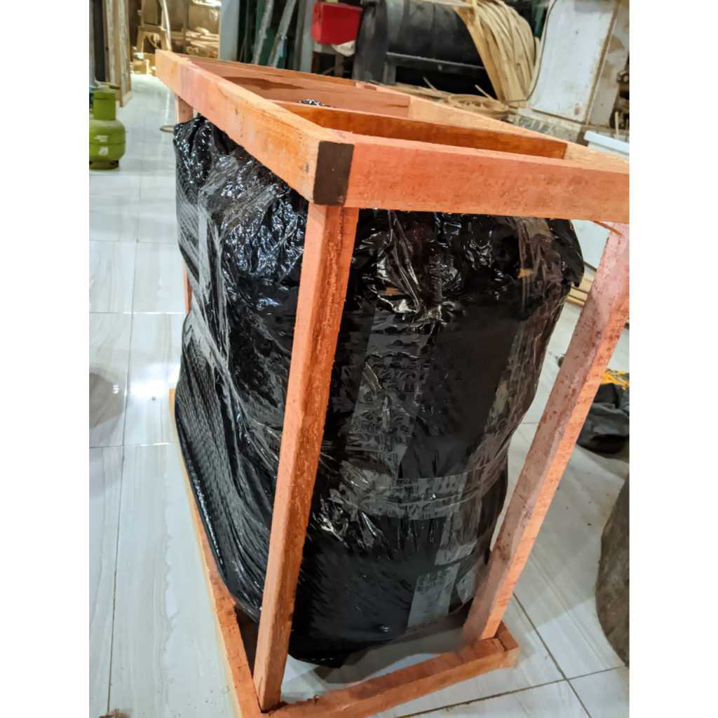 

Packing Kayu Sedang Untuk 1 Lampu Gantung & Kayu Besar 2 Lampu Gantung