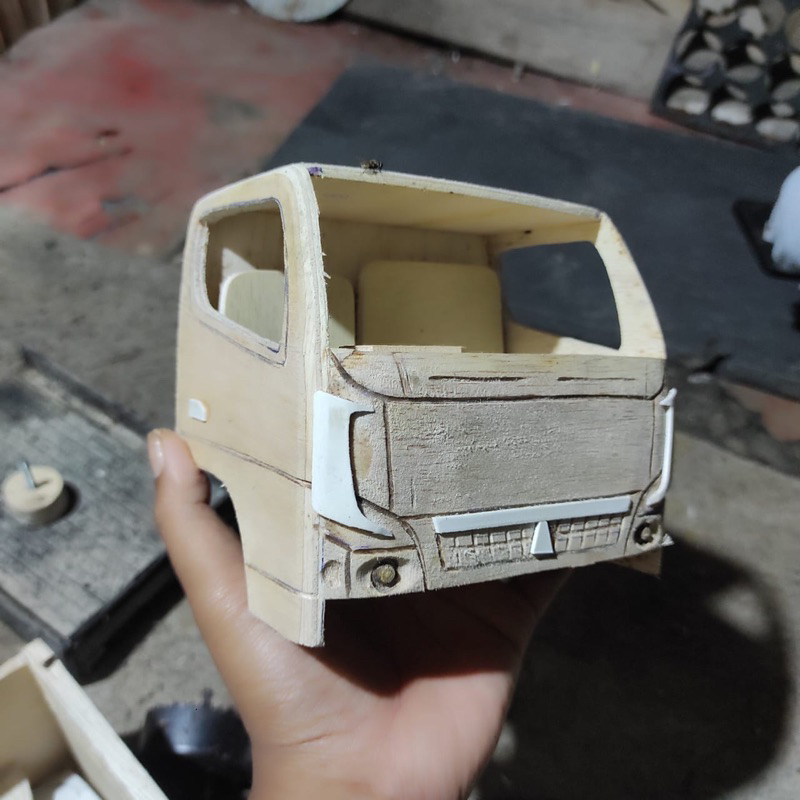 Cabin CANTER miniatur truk masih mentahan skala 14