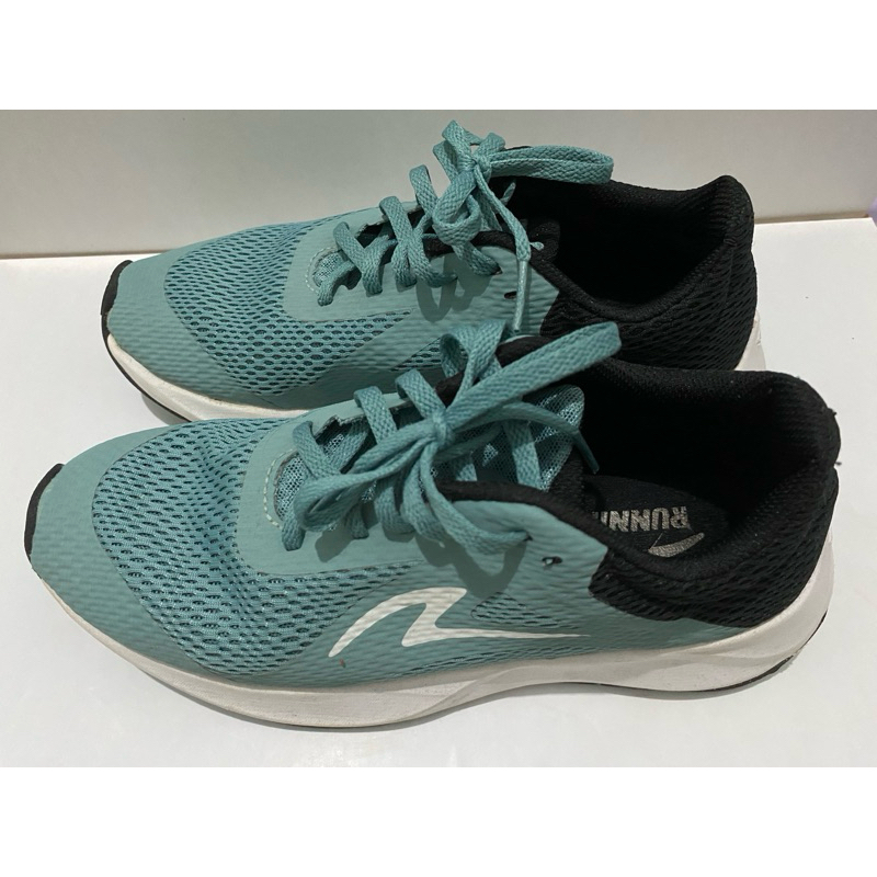 Sepatu Lari Specs Warna Tosca Ukuran 38 second mulus