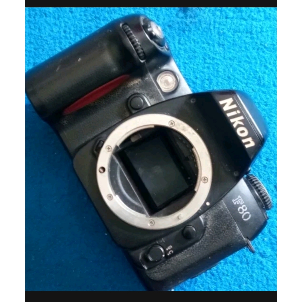 kamera analog Nikon F80