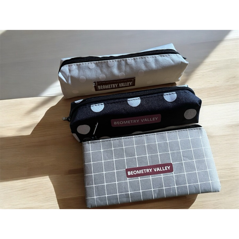 

KOTAK PENSIL POLOS / MOTIF ANAK KULIAH / SEKOLAH (REAL PICT)