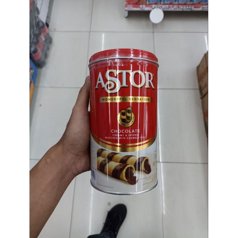 

ASTOR WAFER STICK COKLAT KALENG 330g / SPESIAL BULAN RAMADHAN DAN IDUL FITRI / KUE KALENG MURAH / PARCEL LEBARAN