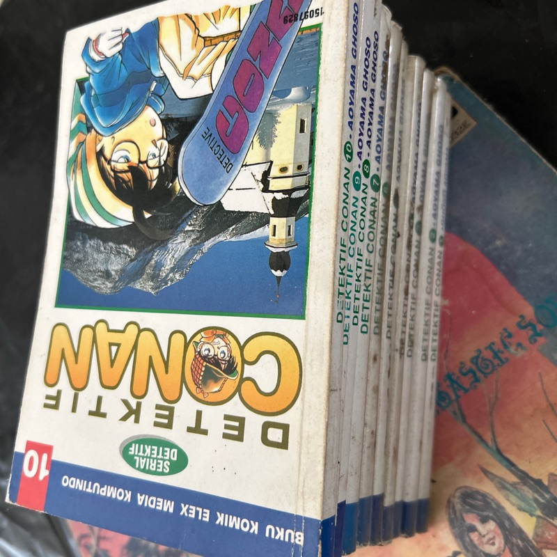 Komik Detektif conan 1-10,11-20,21-30,31-40,41-50,51-60,61-70,71-80